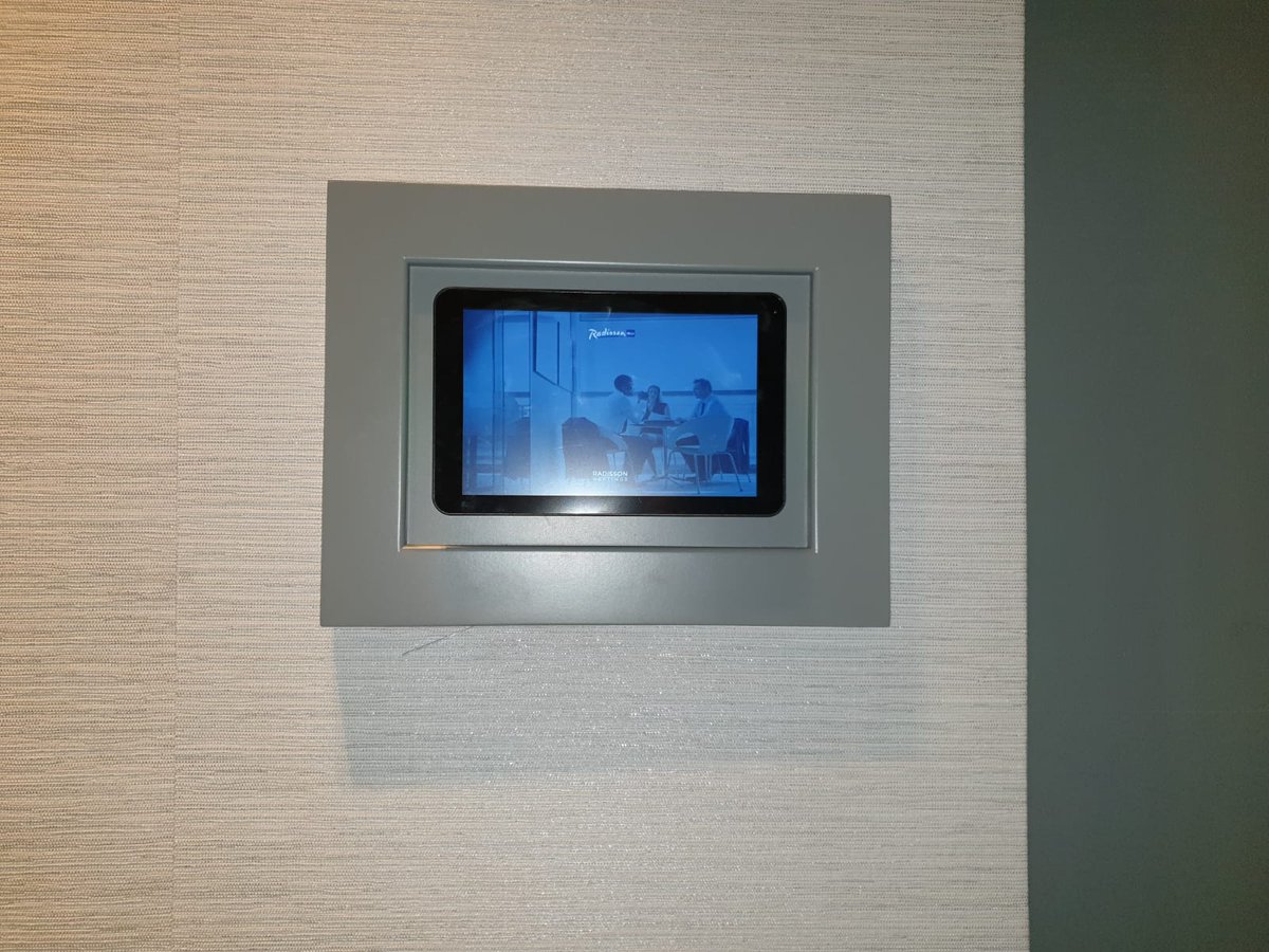 mjtech09's tweet photo. Radisson Royal Dublin room booking. Custom fit match colour schemes https://t.co/iIfn2Hlc73