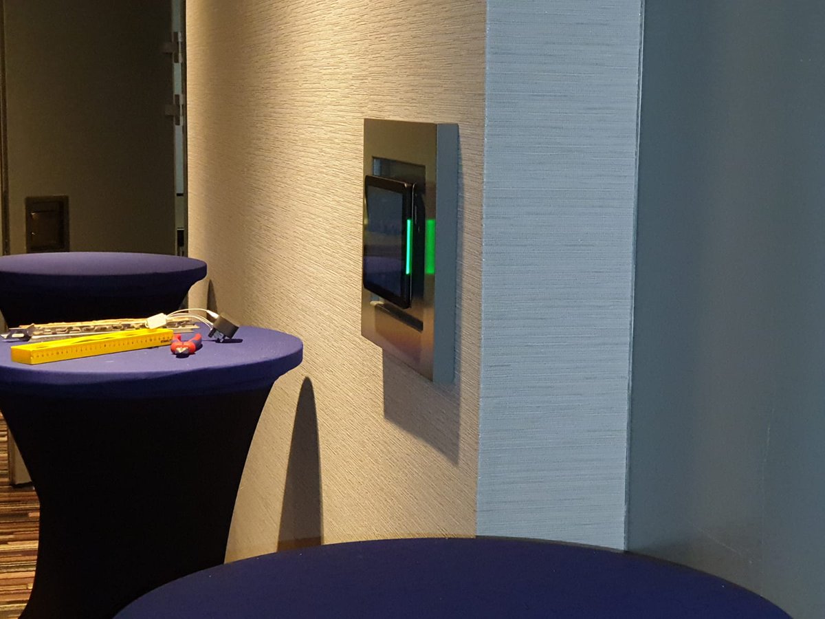 mjtech09's tweet photo. Radisson Royal Dublin room booking. Custom fit match colour schemes https://t.co/iIfn2Hlc73