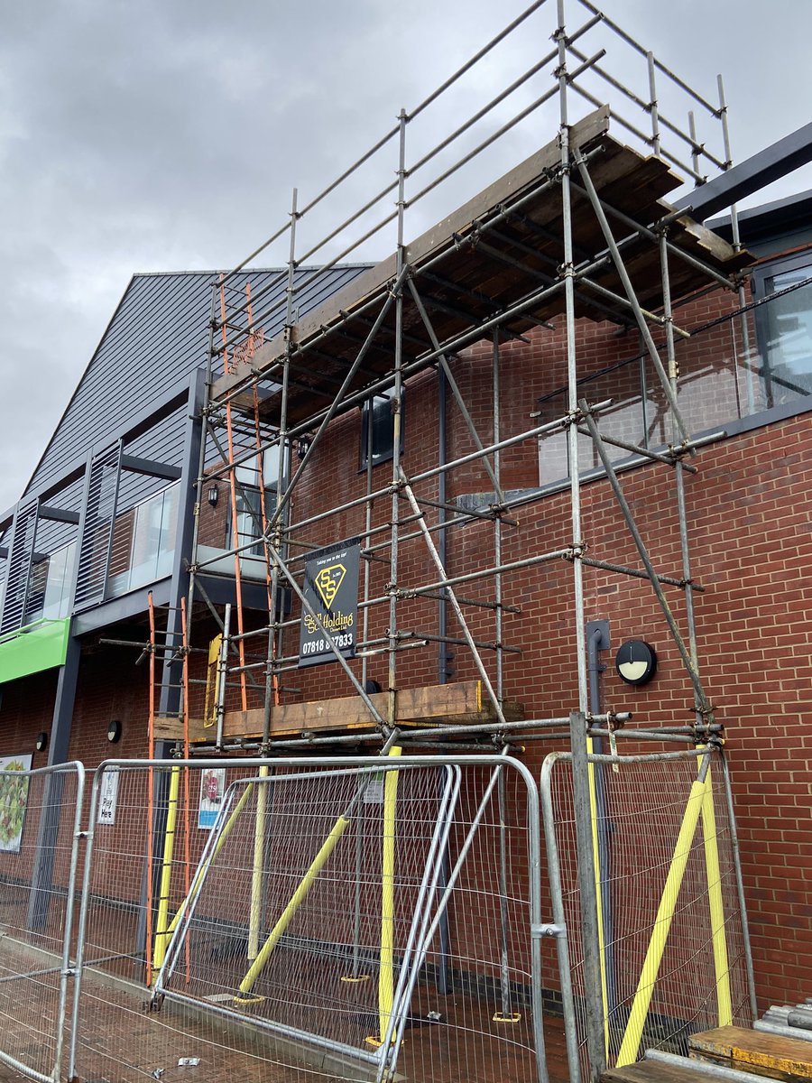 SamScaff2003's tweet image. A few from last weeks work. Well done team! #teamwork #scaffolding #dorset #WednesdayMotivation #ScaffoldDorset #TakingYouToTheTop