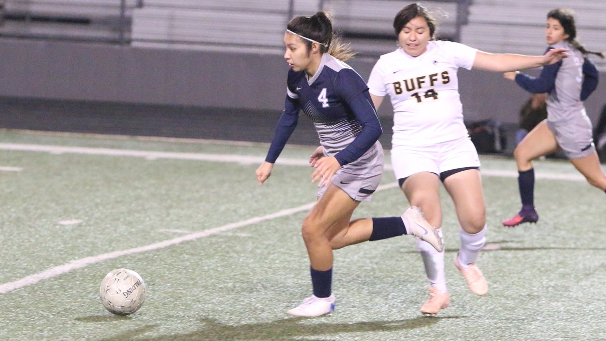 fbheraldsports's tweet photo. Mustangs pen up Buffaloes: Marissa Garcia scores 5 goals in Lamar girls win over Marshall

📲: https://t.co/cdhGSrk9ez
✍️&amp;📸: @Duns_more https://t.co/al7gJGSbsw