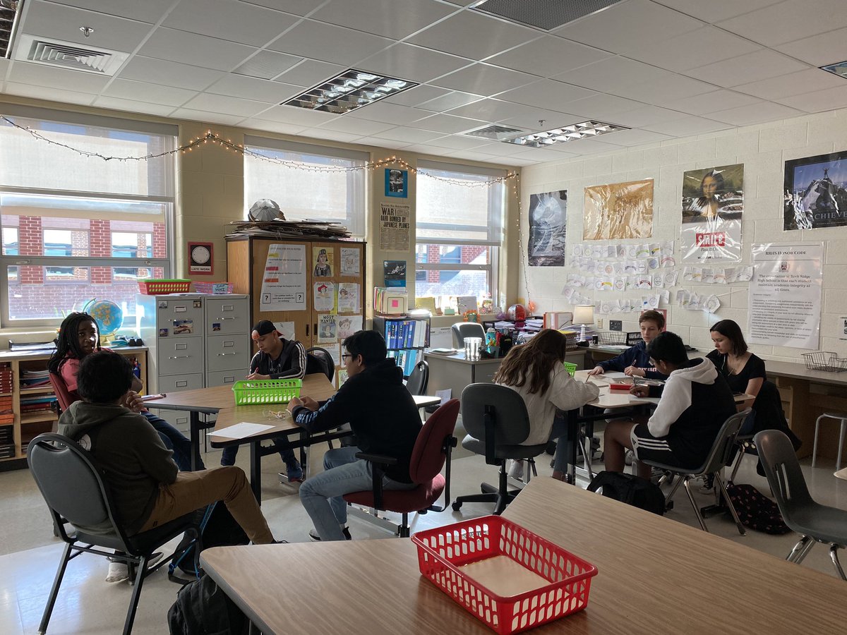 RockRidgeWINGS's tweet photo. Great connections happening today - goal setting for the new year!  @RockRidgeHigh https://t.co/xGT29DEzoP