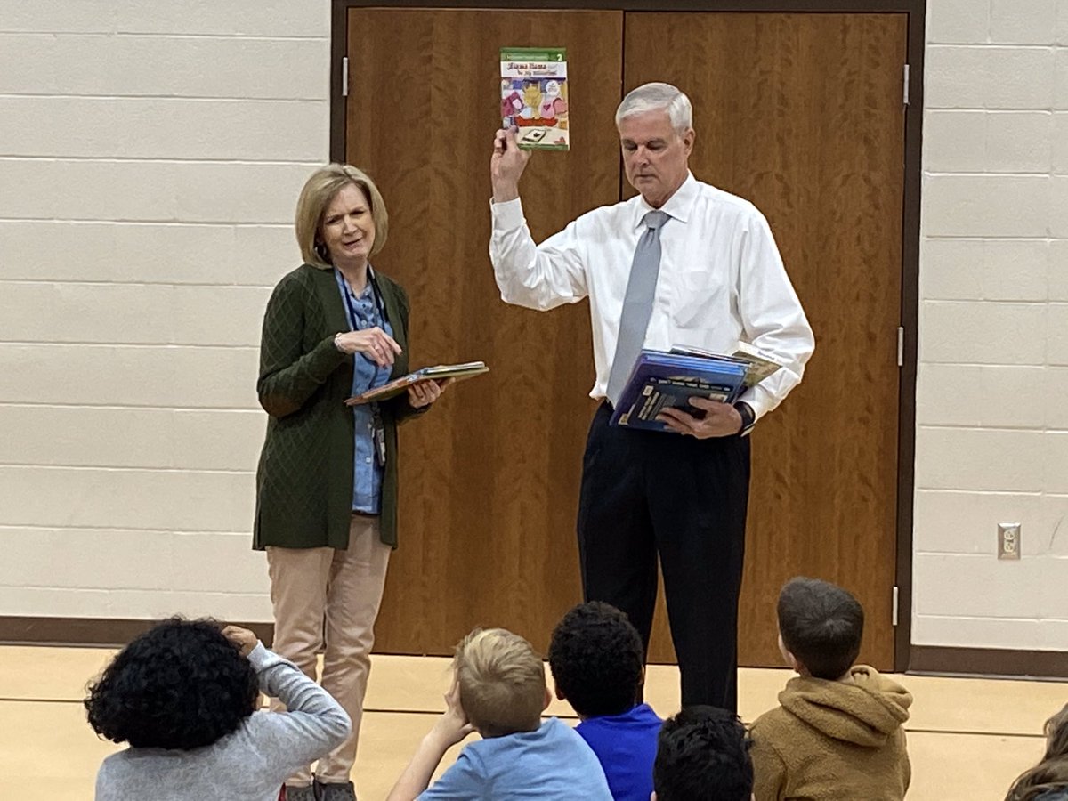 SeqElem's tweet photo. US Representative Steve Womack visited Sequoyah today to congratulate students and staff on our recent Blue Ribbon Award and to share the 4 pillars of leadership with our 3rd and 4th graders. Thank you Rep Womack! https://t.co/xbEUEitQgx