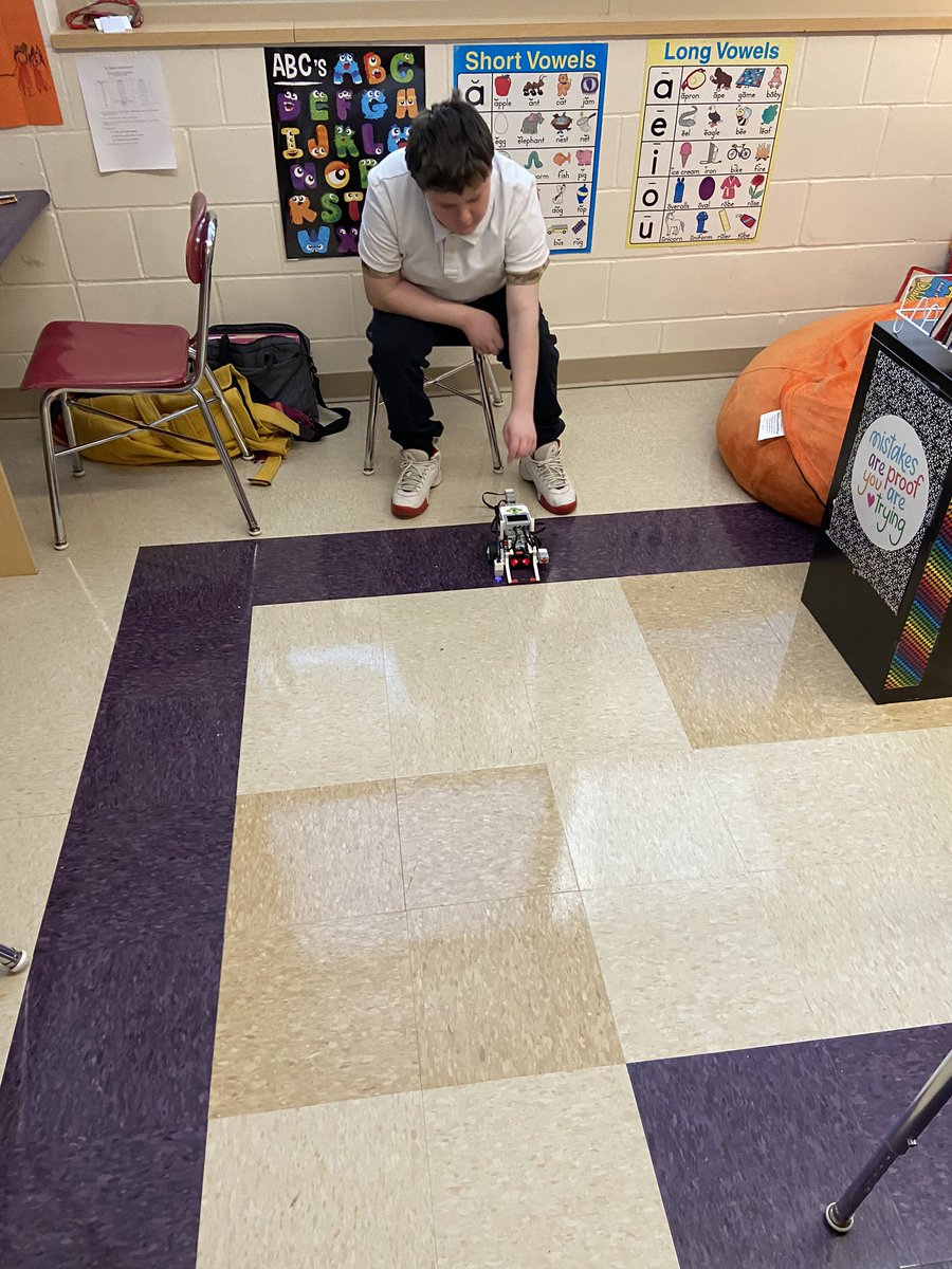 Mcscience348's tweet photo. #EV3 coding is coming along!!#STEM #mthcs #myohioclassroom #m2se we are getting ready!! #UCrobotics https://t.co/3pkvAIoZed