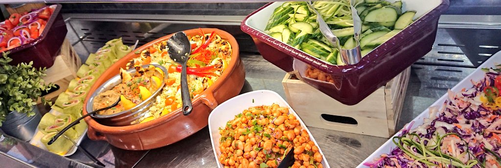 jpc7508's tweet image. Today's lunch @Greshams_School @AtHolroyd fresh, colourful tasty food #oneteam #samegoal. @halesworth_john @HowsonHelen @ThomasHalliwell @Bakerandy1 @Rachael48432853 @chefbenji64 @DamianBlake4. #cheflife