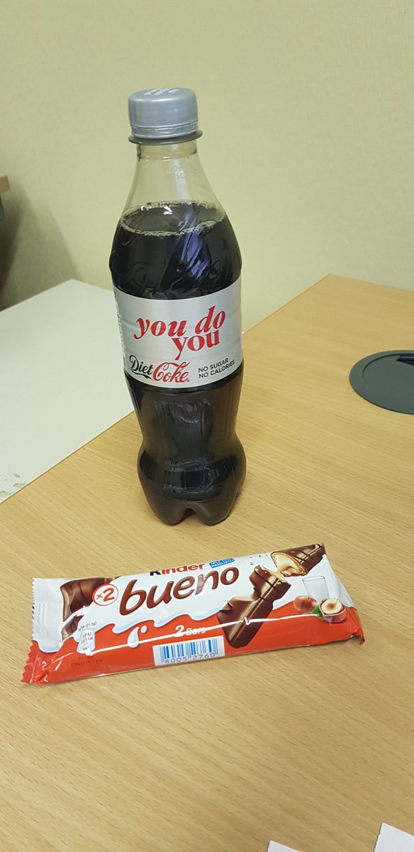 SiobhanDonaghy9's tweet photo. Thank you @CharleighPorter for my surprise  treats today.. #mycolleaguesarethebest #lovewhereyouwork #workforwiltshire #perksofwiltshire https://t.co/neK33sHZDf