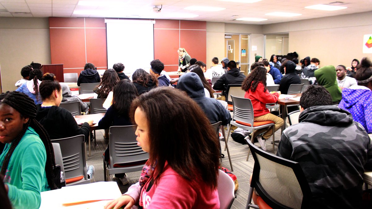 StaffordMSD's tweet photo. @SMSDMiddle Eighth Graders participated in a #ReadingBootCamp on Wednesday. #StaffordMSDProud #Literacy #CommittedtoSMSD https://t.co/alLornNEJi