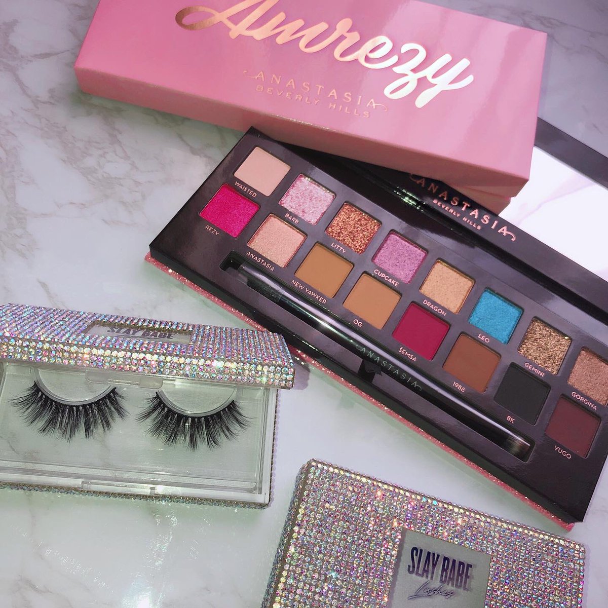 slaybabelashes's tweet photo. 🚨#Giveaway🚨For a chance to win the @ABHcosmetics x @amrezy palette 🎨 along with a pair of @slaybabelashes 💎 Head over to our IG page to find out how to enter: https://t.co/Nle7gW9GCP 👈 #Giveaway #ABHxAmrezy #Win https://t.co/Te9iDegV4d