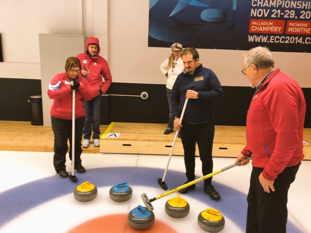 JuanBrignone's tweet photo. Me autodeclaro el mejor jugador de curling de Argentina. Si alguien quiere desafiarme, q ponga la pista o pague los pasajes y vemos. @DeportesArg @curlingARG @argentina_cero Fuera de broma, un excelente deporte q se debería poder practicar en Argentina https://t.co/2bWeGm4Jf3