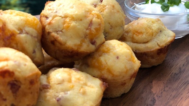 Bite-sized fluffy #cornbreadmuffins are the perfect accompaniment to any soiree. 
#wedocatering 

#babybluesbbq #holidayparty #groupbooking #officeparty #cateringservices #weddings #barmitzvah #birthdayparty #events #celebrations