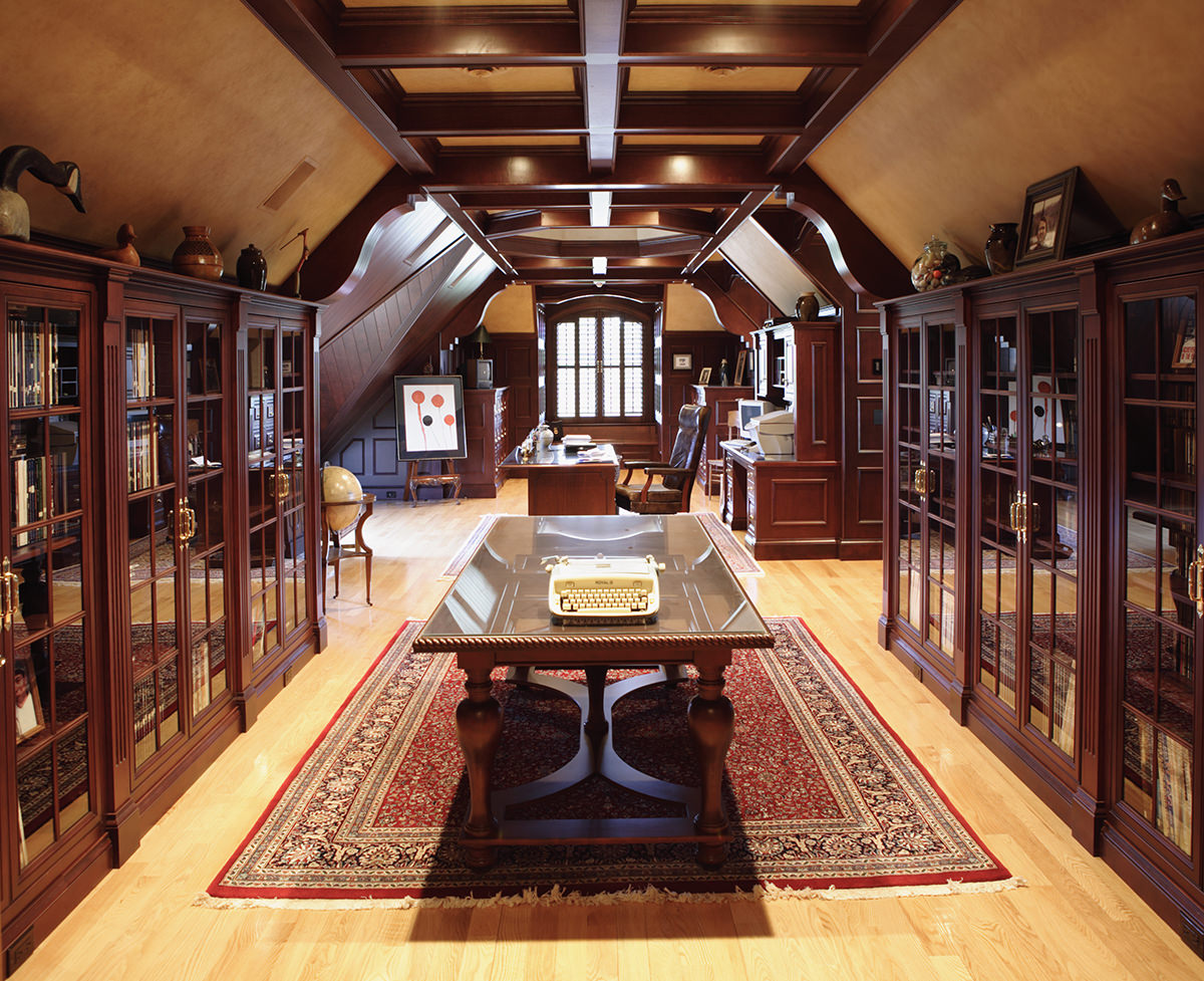 AhmannDesign's tweet photo. #NationalLibraryShelfieDay WOW isn't this a stunning library/office room?! 😍📖 https://t.co/uBi5nmbdTs