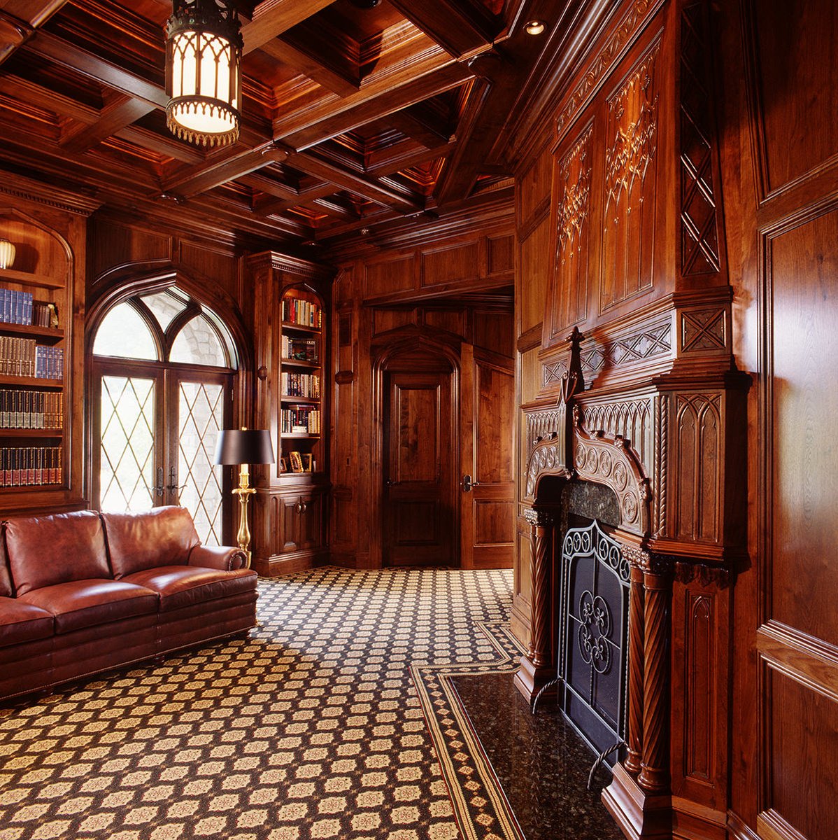 AhmannDesign's tweet photo. #NationalLibraryShelfieDay WOW isn't this a stunning library/office room?! 😍📖 https://t.co/uBi5nmbdTs