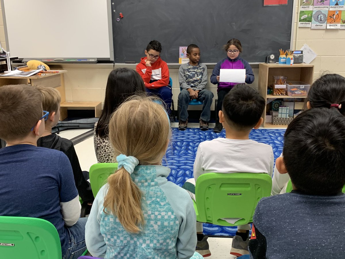 CubRunCongdon's tweet photo. Had so much fun visiting our fourth grade buddies today! #RevolutionaryWar #PBLPresentations #stories #songs #talkshows https://t.co/wB4uAbfxSH