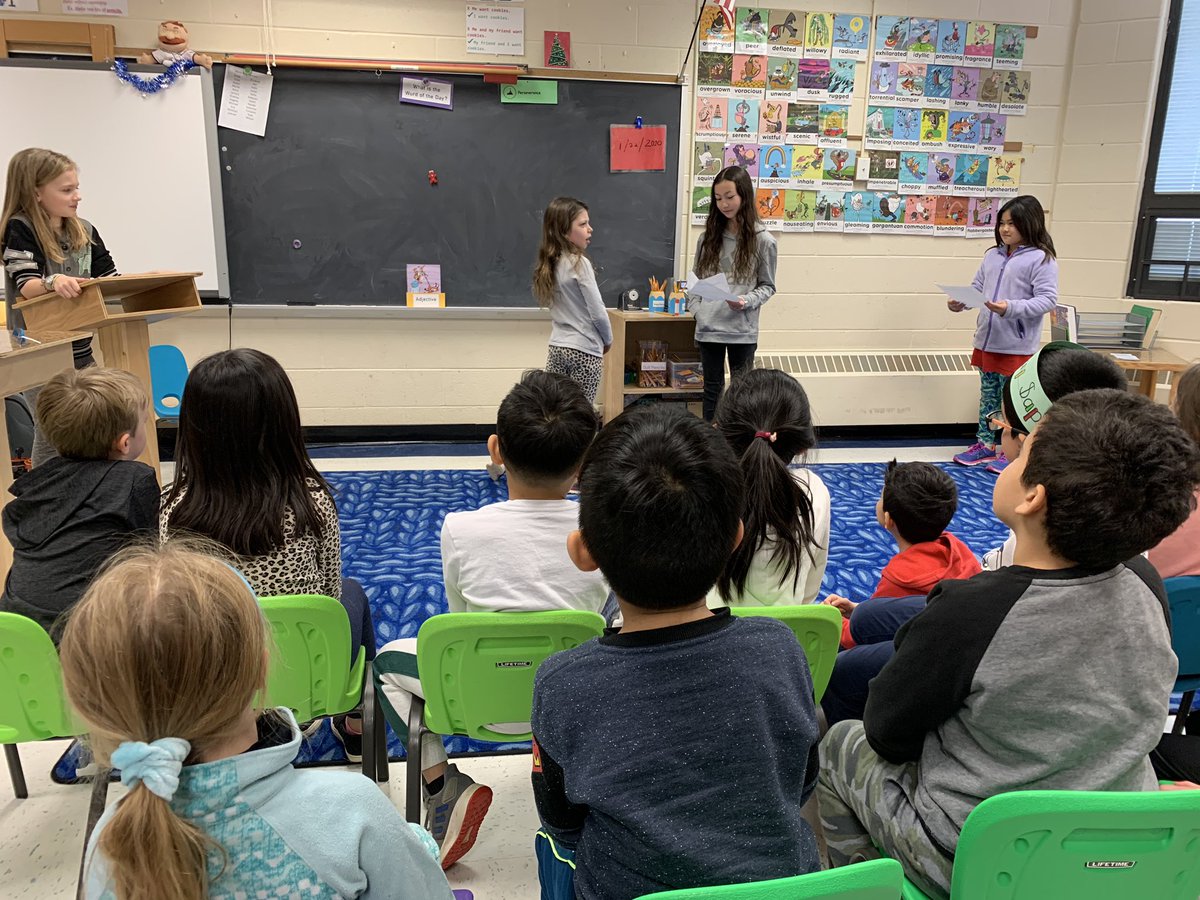 CubRunCongdon's tweet photo. Had so much fun visiting our fourth grade buddies today! #RevolutionaryWar #PBLPresentations #stories #songs #talkshows https://t.co/wB4uAbfxSH