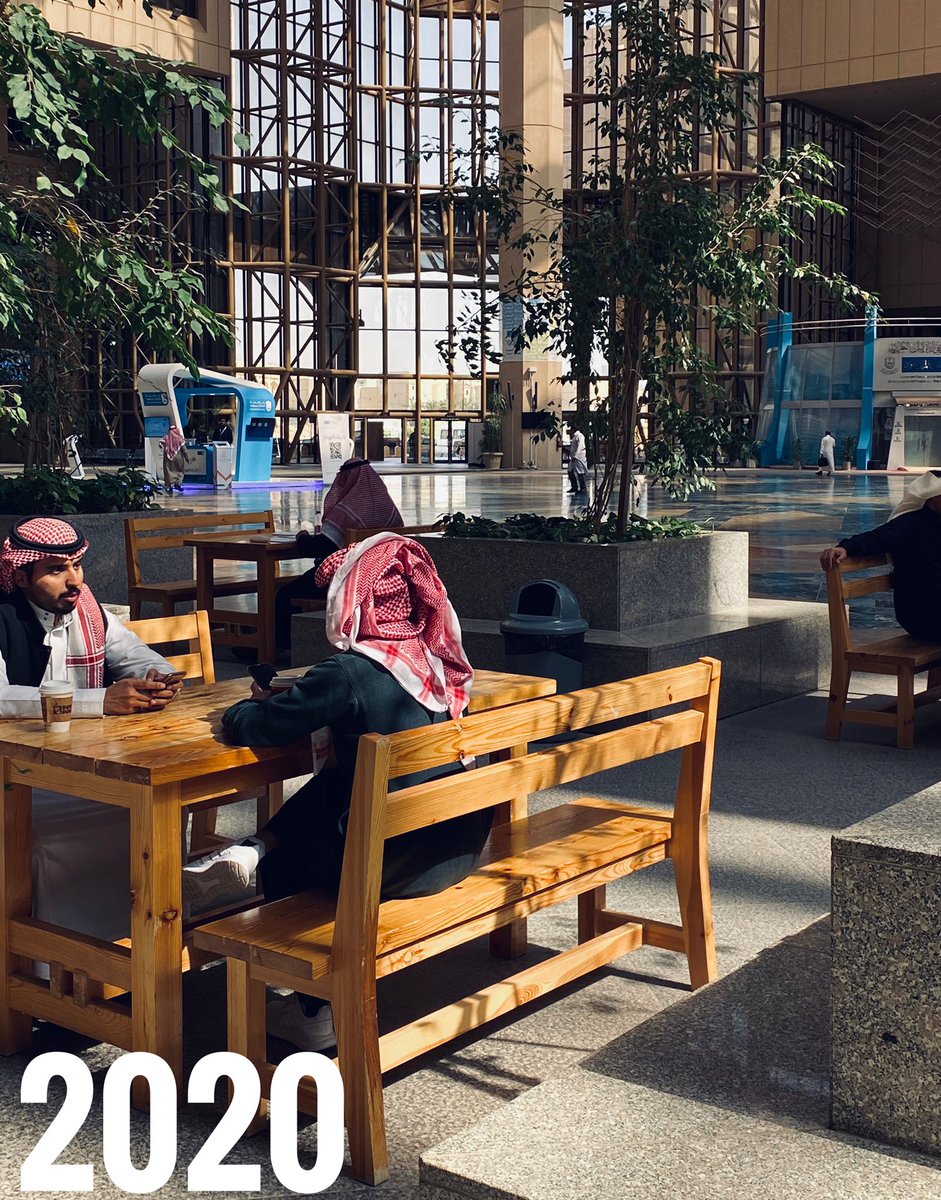 E8RR1's tweet photo. صور قمت بتصويرها اليوم في بهو جامعة الملك سعود وفي المقابل صور قديمة وجدتها على الانترنت لنفس المكان ، مالذي تغير خلال ١٨ عام ؟ #التقنية https://t.co/mdW3X5sXej