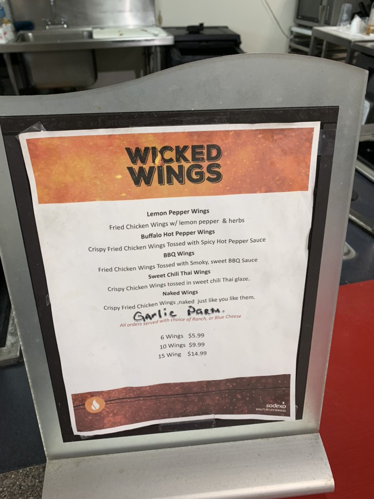 NeumannUDining's tweet image. Get ‘em while they’re hot! Get to the Knight’s Cafè and enjoy Wing Wednesday! 🍗😋