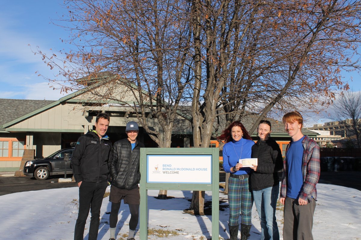 SOLVenergyteam's tweet photo. Sharing the results of the @SwinFoundation's #FallGiving campaign with @RMHC_Central_OR. It costs ~$125 per night to host a family at the Ronald McDonald House in Bend, our check for $4,600 will cover around 36 nights! #SREcares https://t.co/yiogUiTZJS