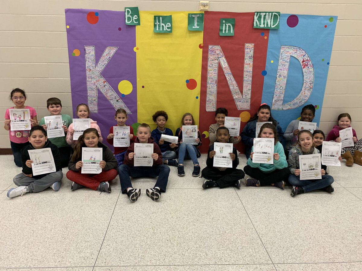 RobinZorkic's tweet photo. We pledge to be the I in KIND! #eseSOAR https://t.co/rDj1JqOW9L