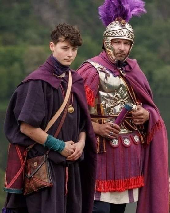 Praefectvs_Prae's tweet photo. Et nos et terra Priscvs vinces ⚔️🏛️
#FamiliaPoppaea #bestfamily #Roman #romanlove #RomanArmy #praefect #PraefektRomanImperium #priscus #PRAEFECTUS_PRAETORIO #FamPop #bestpictures #Rom2020 #XANTEN2020 #dabei #praetorianer #RaeticiRomani #legatuslegionis #Tribun #legioXXIrapax https://t.co/TTEKSG7Vci