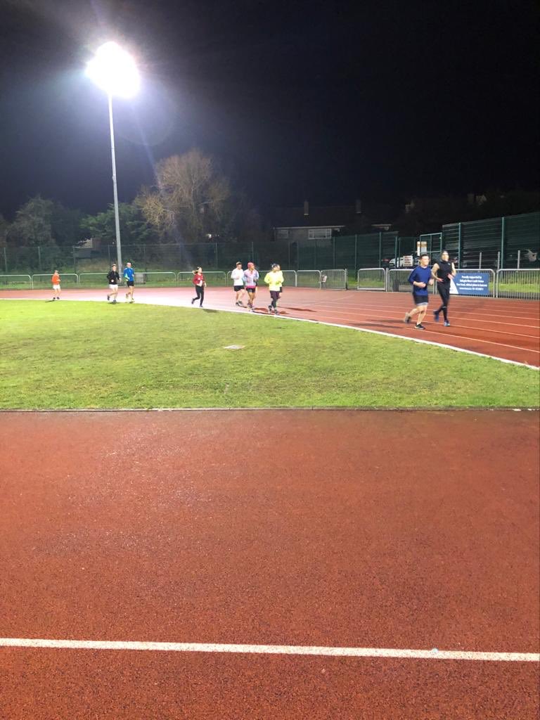 PulseTriClub's tweet image. #trackwednesday continues this week with big numbers in attendance! 10x1min as hard as you can go 🙈always easier to do these sessions with a group! another super session from our coach Ciat! Our track sessions are accessible for all abilities. Everything is done at your own pace
