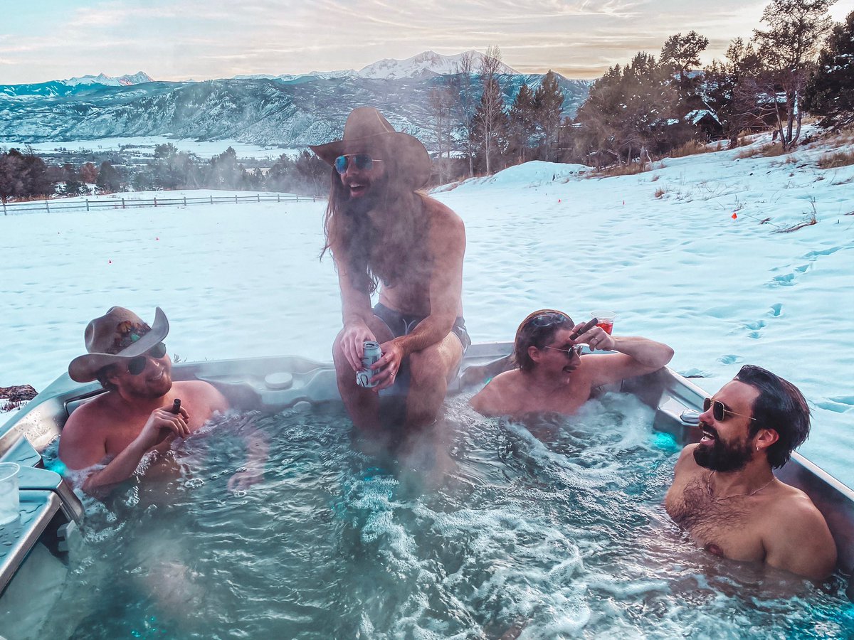 A Thousand Horses tweet media