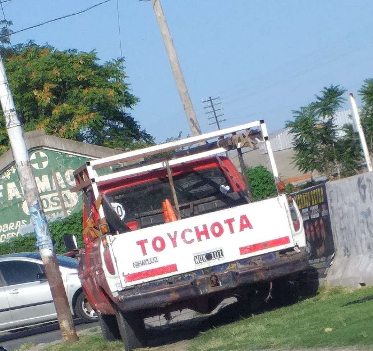 SalvadordeParr1's tweet photo. Hoy en #postalesdelconurbano el nuevo modelo made in #peronia la Toychota versión  nohayluz https://t.co/k83k3UhIoI