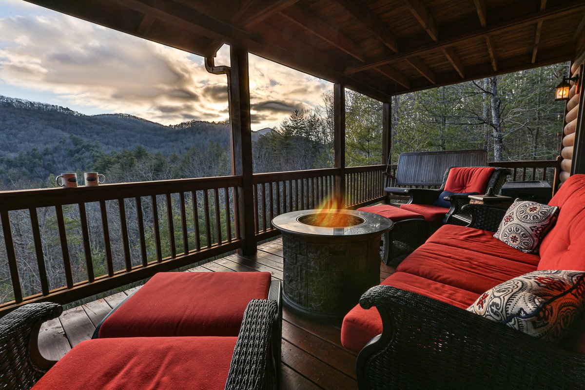 BlueSky CabinRentals tweet media