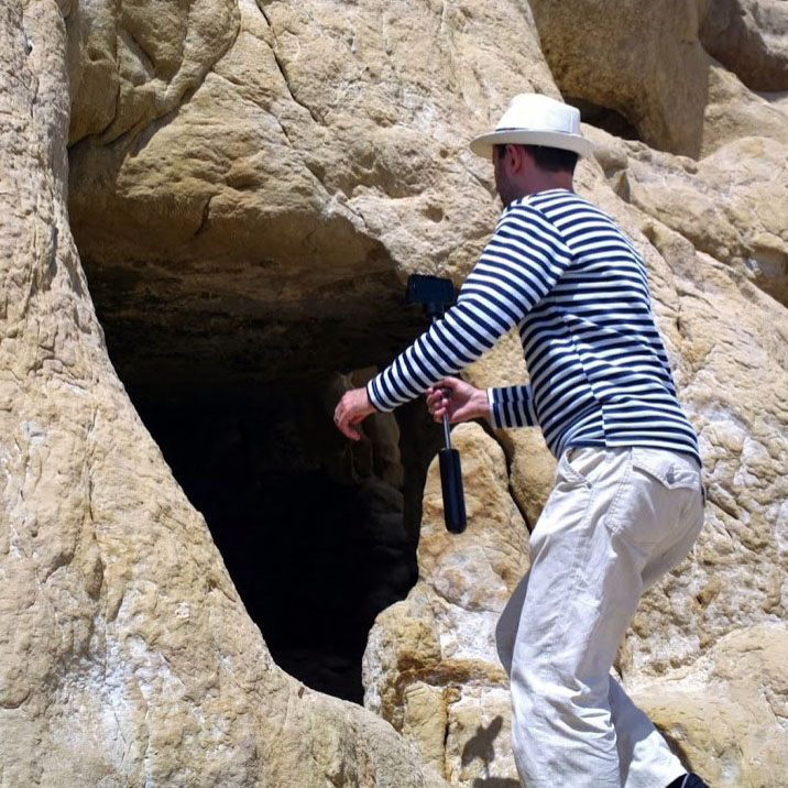 Exploring caves with the best video stabilizer #nobatteries #photoshoot #videography #photographer #mobilephotography #videshoot #mobileshoot #videomaker #mobilevideos #gadget #videogear #caveexploring #caveexploration #caveexplorer