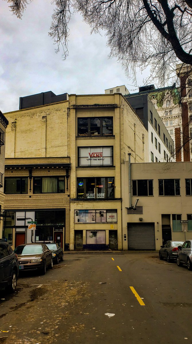 Nuclear_Crux's tweet photo. Some photos I took in Portland. These old buildings are so beautiful and filled with character. Also my color coordinated outfit XD. https://t.co/pjvBQXsLoY