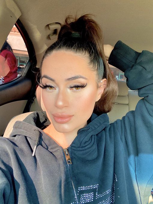 New lips https://t.co/EzFz6ytjrQ