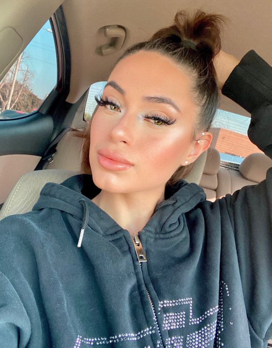 New lips https://t.co/EzFz6ytjrQ