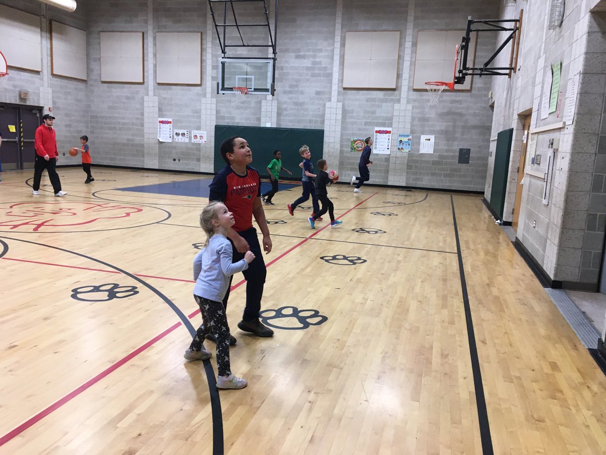 LiljaASAP's tweet photo. It’s always nice when our fourth graders coach our first graders! https://t.co/zDj1bljqGb