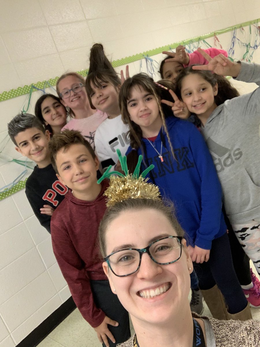 miss_grade's tweet photo. 5F was feeling crazy today! #crazyhairday #GoMustangs #OakRidge https://t.co/qQhEuOazet