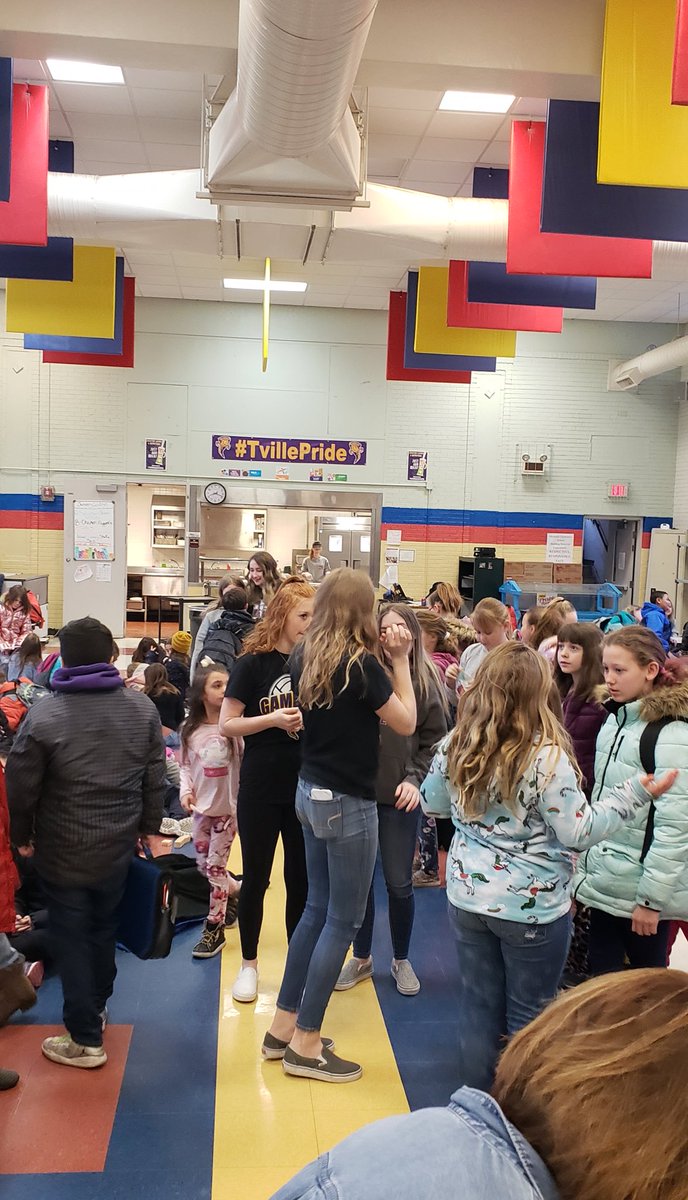TvillePride's tweet photo. RT @TvilleHSSTUCO: Our students at Memorial and North Elementary School being mystery greeters this week and last week!! What a great way to start the mornings! #tvillepride https://t.co/Z03AqYTP2w