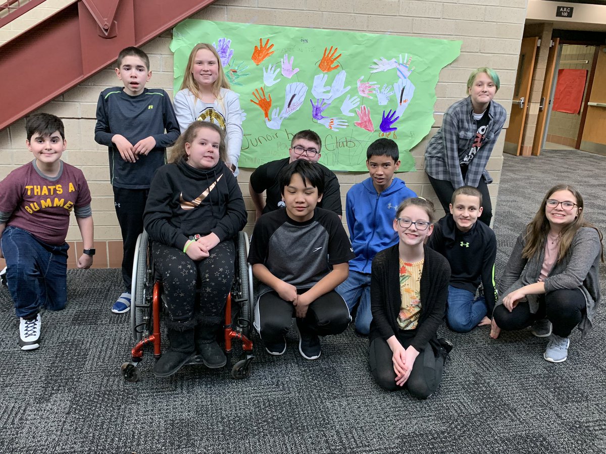 MarloweJBC's tweet photo. We had a BLAST at our New Years Celebration party today! We made a fun 2020 junior buddies club sign for the building, had a dance party with @GoNoodle and ended with some snacks!! #MMSbuddies #marlowe158 https://t.co/ekeeccnuao
