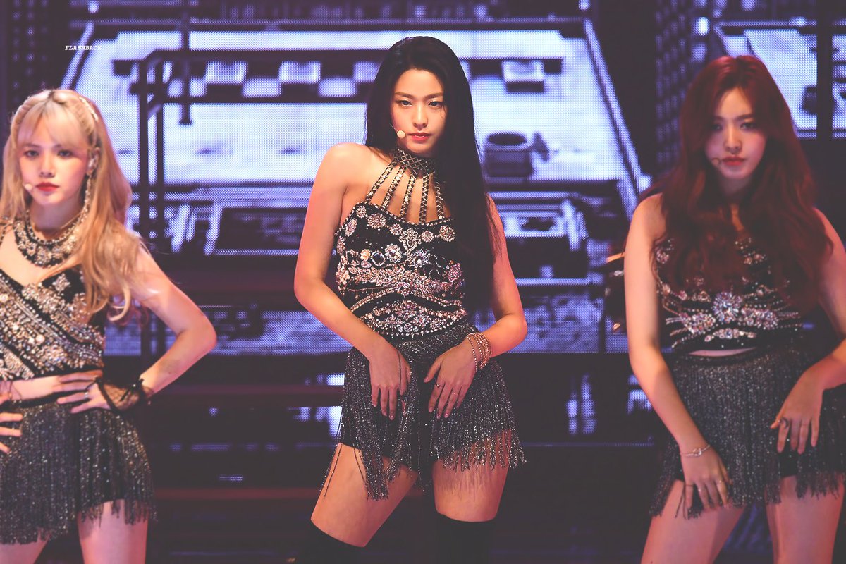 nunna_diva's tweet photo. 아이돌이 뽑은 신이 내린 몸매 1위 #설현 #AOA https://t.co/GefrPSHKhu
