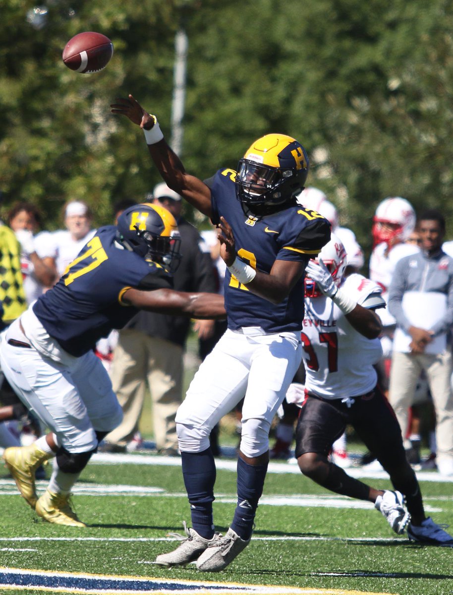 Excited to say I’ve received my first offer from @HCC_Football <a href="/CoachBradleyOh/">Coach_Bradley Oh</a>