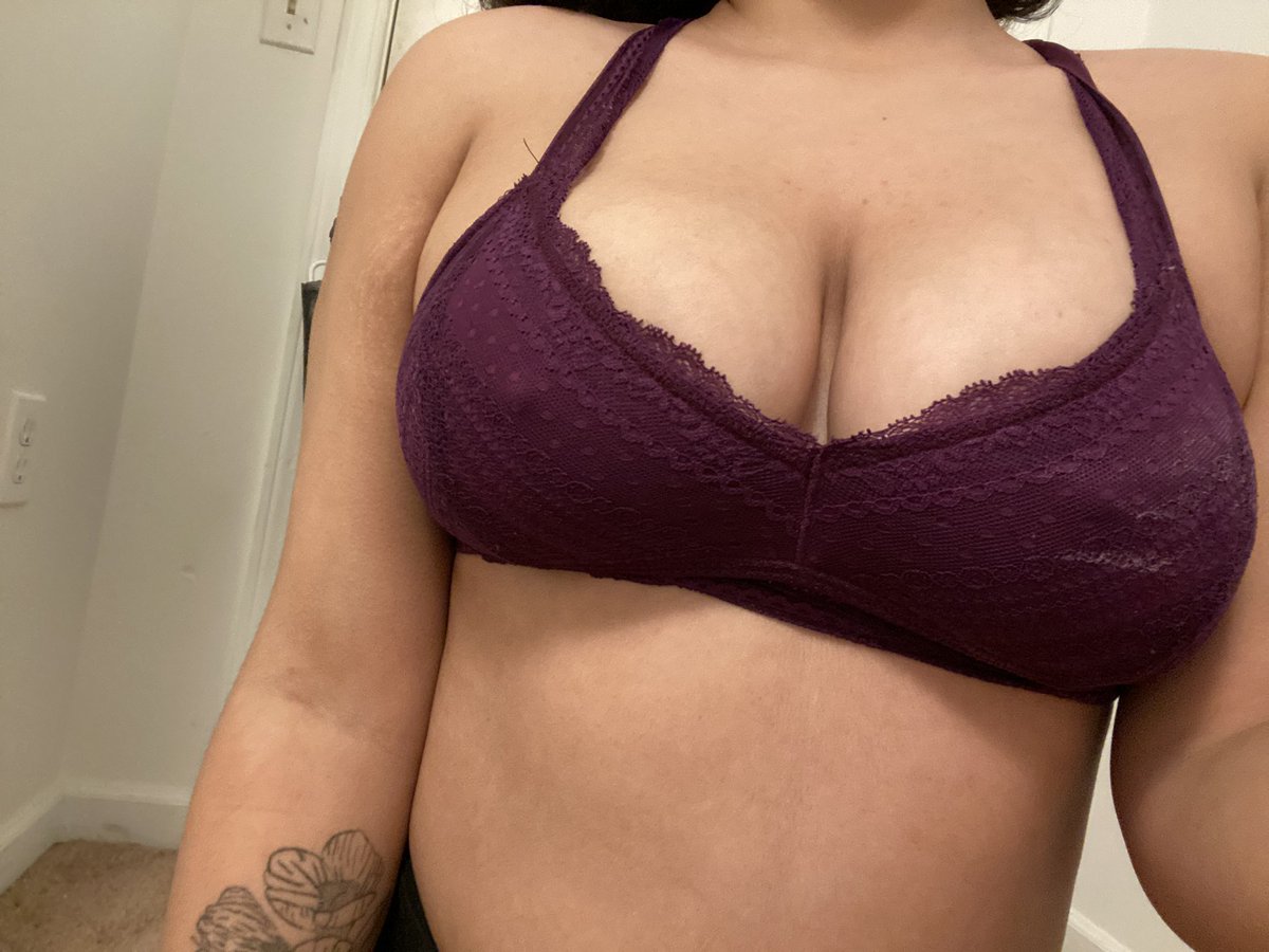 realkatherinebb's tweet photo. tap my bio for a fun surprise #onlyfans #camgirl #bigtits #NSFW #naughty #naked https://t.co/01aAiX4ZsU
