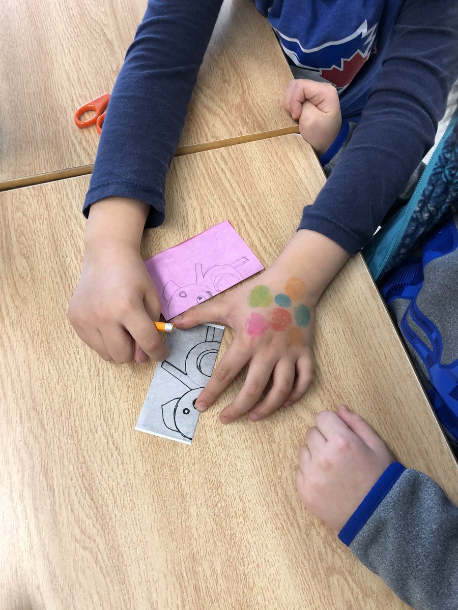 StonebridgePS's tweet photo. It was an exciting day at Stonebridge! Our primary students continued to learn paper cutting techniques and crafts from our community elder to celebrate #LunarNewYear #yearoftherat #inclusivedesigned @YRDSB @yrdsbinclusion @YRDSBArts https://t.co/n6qknTwVFH