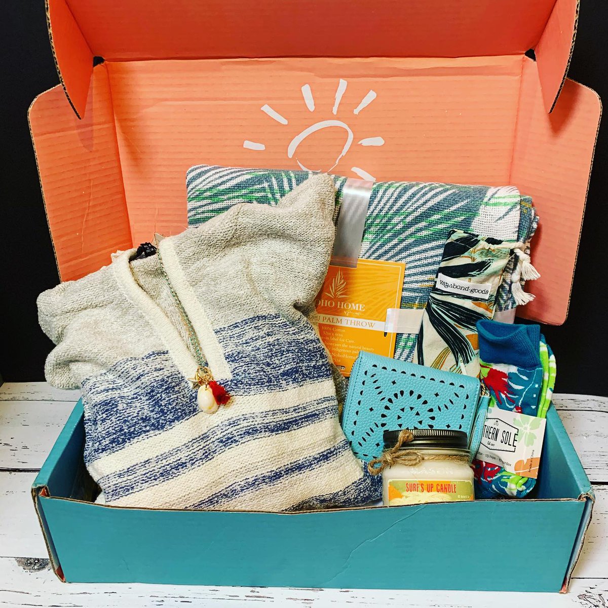 BeachlyBox's tweet photo. 📷 by @unboxyboxes: BEACHLY | Winter Box
You can see the full unboxing of beachly via the link in my bio. .
.
.
.
#beachly #unboxyboxes #subscriptionbox #subscriptionboxaddict #subscriptionboxes #beachbox #beachtheme #oceanbox #oceanlover https://t.co/8qpTqDvPGI