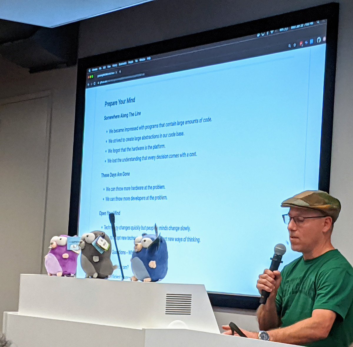 vanriper's tweet photo. And we're off with @goinggodotnet giving his introduction to #GoLang to a full house at our annual joint Silicon Valley #GDG/#JUG meetup https://t.co/2e9MF7BCve