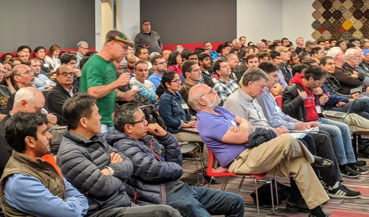 And we're off with <a href="/goinggodotnet/">William (Bill) Kennedy</a> giving his introduction to #GoLang to a full house at our annual joint Silicon Valley #GDG/#JUG meetup