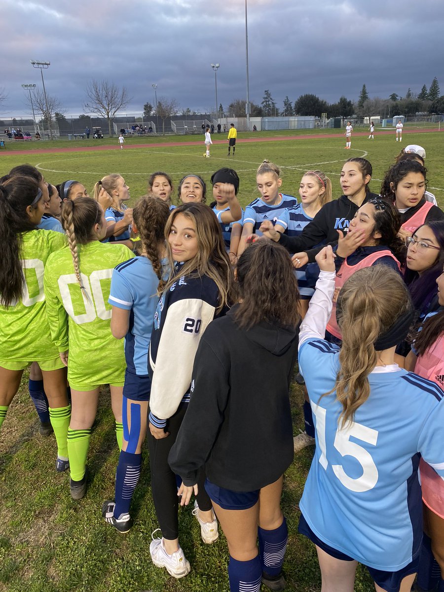 FINAL: BULLARD 2 SJM 1 ⚽️ Izzy ⚽️ Nia🤝Vicky We end the first half of league 4-1 after a tough victory over a good SJM team. We start the second half of league Friday at home. #girlsbhsoccer #cmac @BullardSports @FUSD_Athletics @LindsayAllStar @PAGMETER @FresnoSportsMag