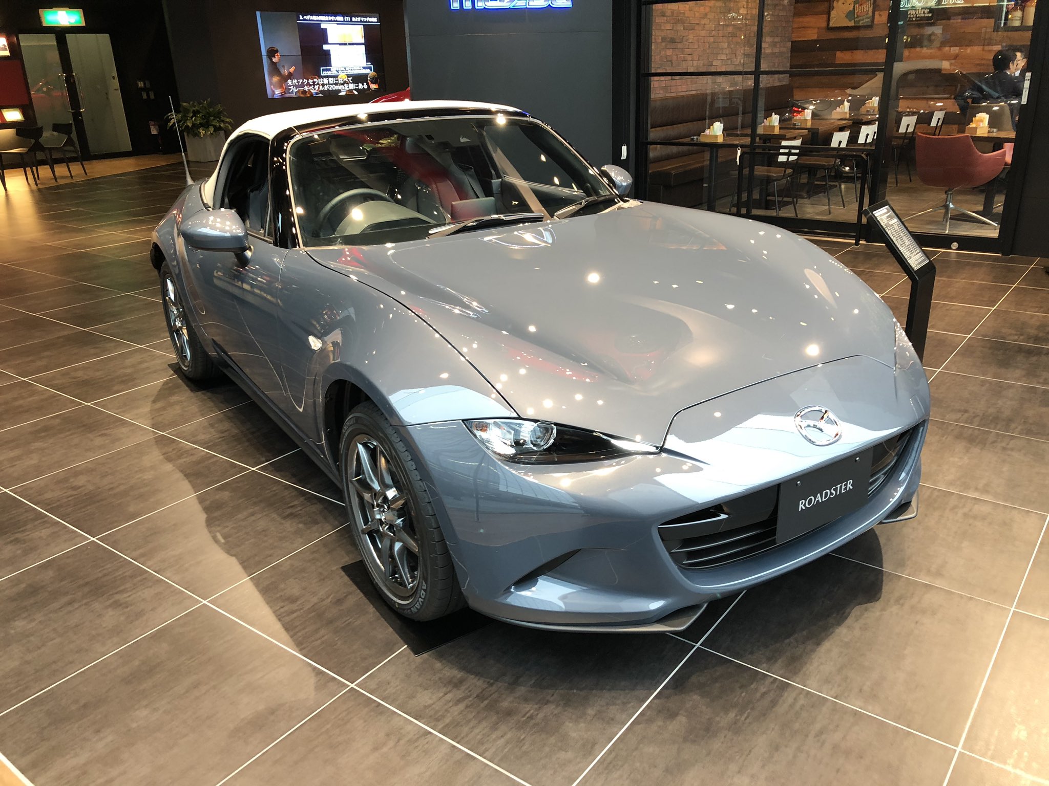 ワンマン ロードスターシルバートップ ポリメタルグレー こちらは初めて見ましたが ほんとこの色かっこいい マツダ ロードスター T Co Pcxsytwhxc Twitter