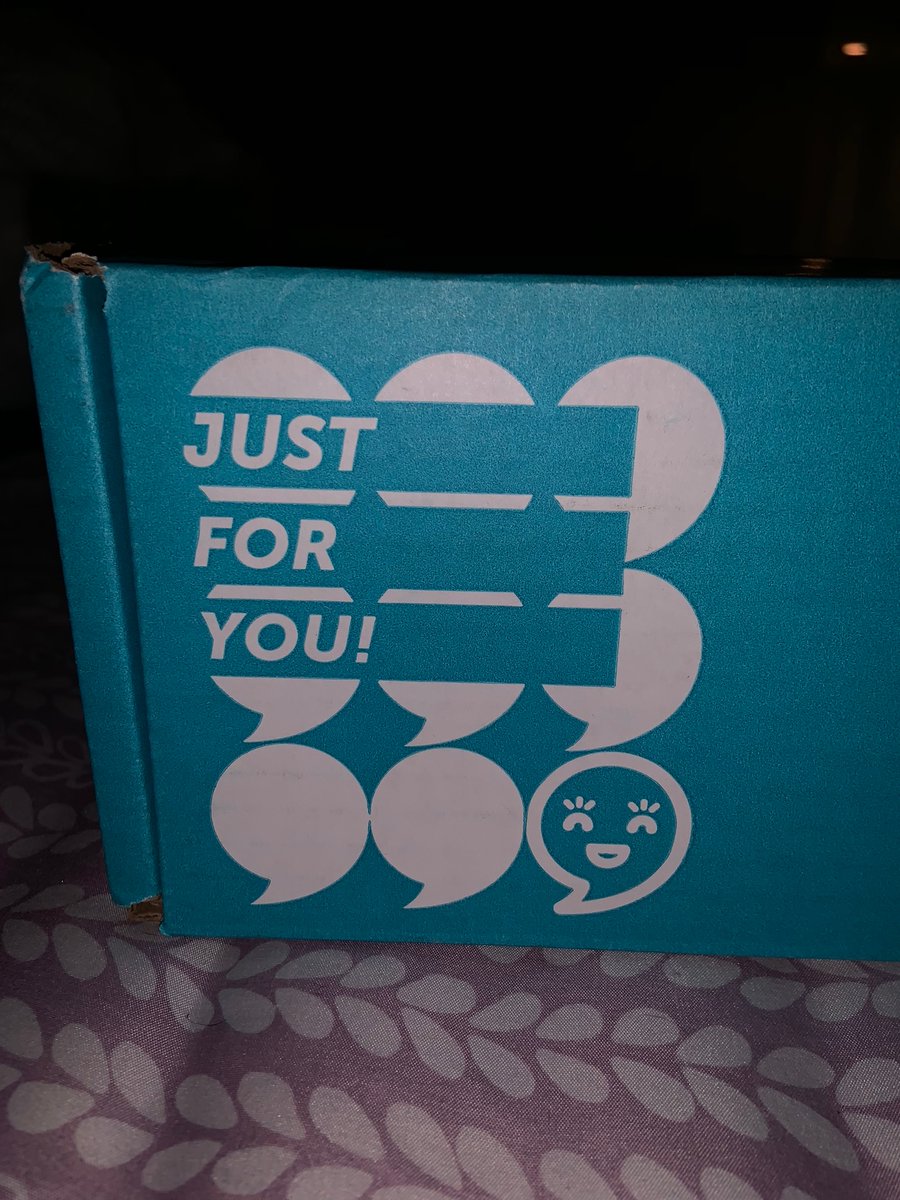 ktbonnerxox's tweet photo. I love my #LetsChillVoxBox ! I am obsessed with my brand new products! #complimentary #VolumizingMagic #eosxinfluenster #GBUradiantskin @Influenster https://t.co/rYA8TU4WVM