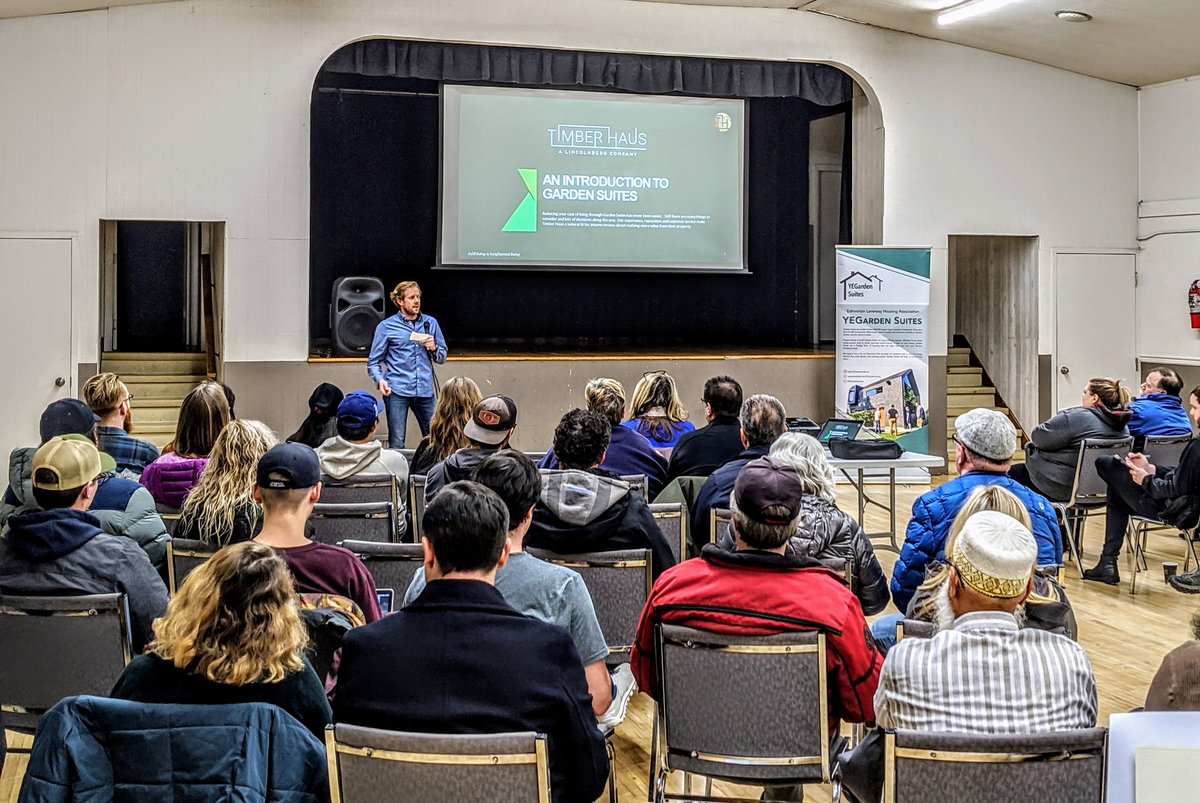 flattakes's tweet photo. Talking #GardenSuites in Bonnie Doon.
@timberhaus @YEGardenSuites https://t.co/9d1kuLbqpk