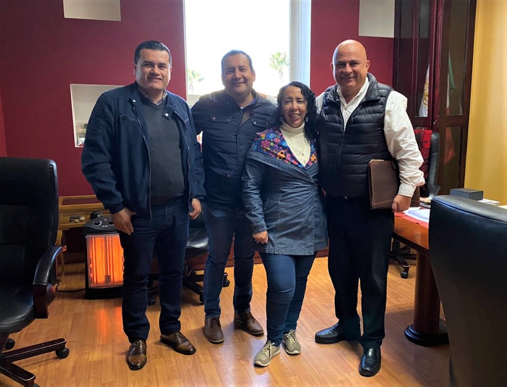 BC_IMOS's tweet photo. El IMOTRAN trabajará con los ayuntamientos para favorecer la movilidad en beneficio de todos los ciudadanos. Por ello, se realizan reuniones con autoridades municipales, buscando cumplir con la transferencia de la regulación del transporte al Gobierno de BC. #GobiernoEnMarchaBC https://t.co/5HMBAzXIve