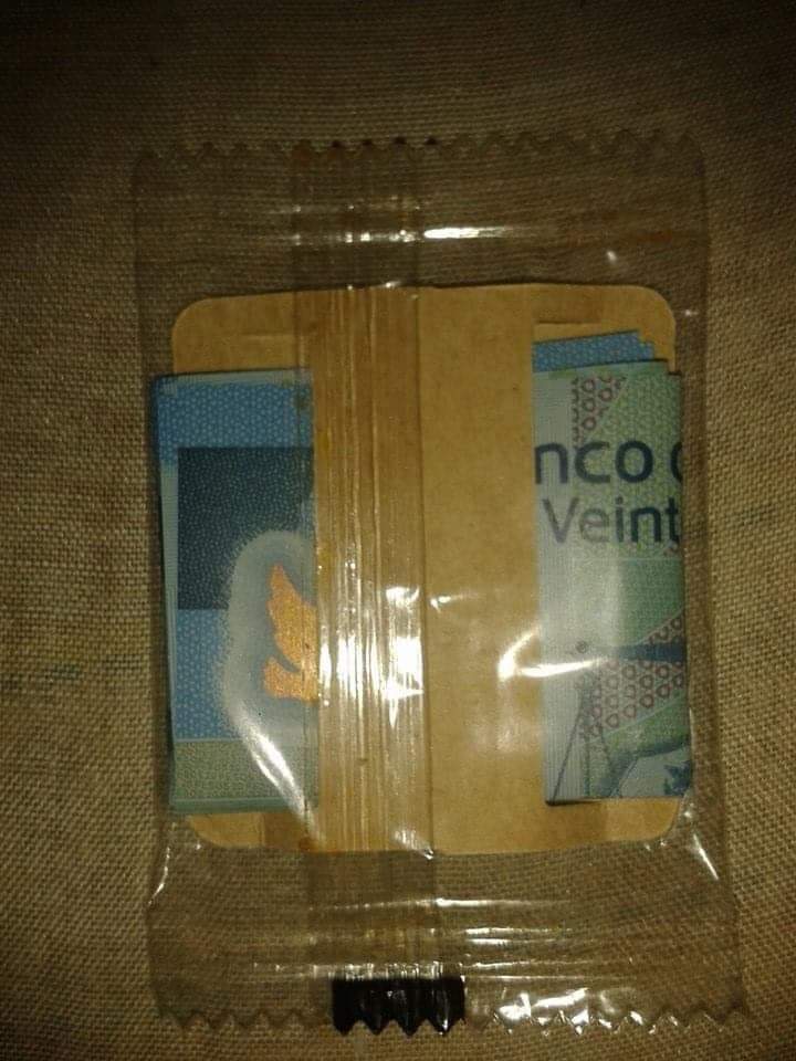 Prankedyy's tweet photo. Ustedes son muy jóvenes para entenderlo, pero por ahí del 2010 todos los niños nos sentiamos ricos cuando nos salia uno de $20 en las sabritas https://t.co/li7B0jfXoH