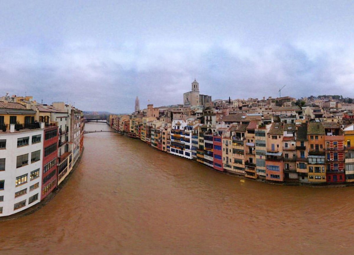 MAngelsRodrigu1's tweet photo. No recordo mai haver vist aquesta imatge de la meva ciutat #Girona 
Impressionant! https://t.co/2s2Ozp3MYg