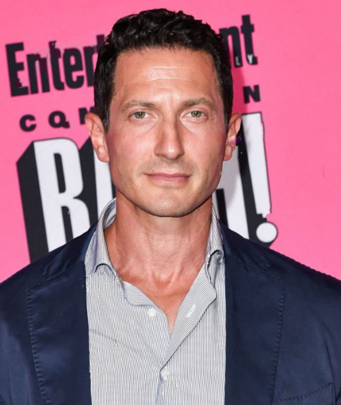 PiliTF's tweet photo. #SashaRoiz Entertainment Weekly Comic-Con International.
#EWParty. #sdcc2016 #sdcc https://t.co/OM9O9xu75q