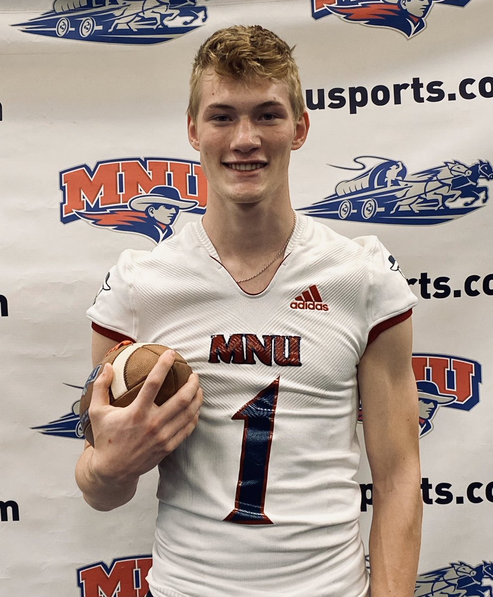 Mills20Graham's tweet photo. Great Official Visit to Mid-American Nazarene University. Great meeting the guys and all the coaches. Amazing place. I absolutely love this school. @Pioneers_MNU 

@Coach_SambolMNU @MNUCoachSellers @tmtru10 https://t.co/iYdBS3MVkE